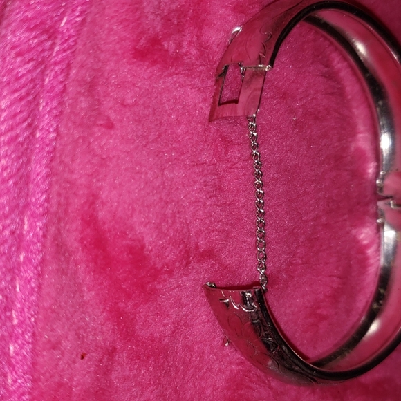 .925 Sterling Silver Bracelet with Floral Vine Engraving Details - Picture 16 of 17